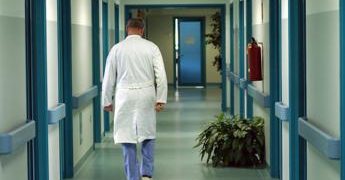 Covid, primario Palermo: “Green pass oggi anacronistico, ma errore stop mascherine”