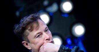 Elon Musk, da persona dell’anno 2021 alla ‘più esasperante’