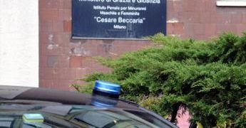 Evasione Beccaria, preso uno dei 4 detenuti: ascoltava musica in strada