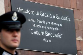 Evasione Beccaria, rientra in carcere uno degli evasi: 4 ancora in fuga
