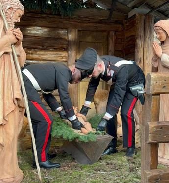 Firenze, ritrovata dai carabinieri la statua del Bambinello rubata dal presepe di piazza Duomo