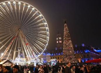 Francia, Macron: “Preservativi gratis per i giovani dal 2023”