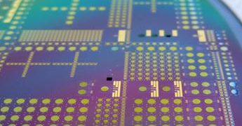 Intel, mille miliardi di transistor in un solo sistema entro il 2030