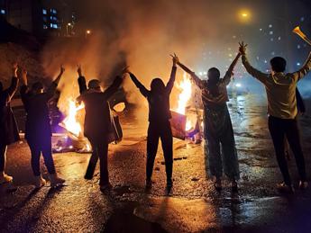 Iran, polizia spara a posto di blocco: uccisa 12enne