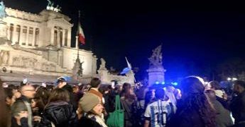 L’Argentina vince i Mondiali, in Piazza Venezia esplode la gioia dei tifosi
