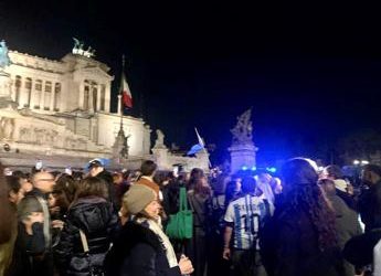 L’Argentina vince i Mondiali, in Piazza Venezia esplode la gioia dei tifosi