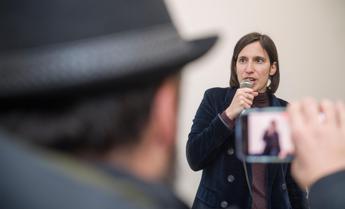 Manovra 2023, Schlein: “Contro poveri invece che contro povertà”