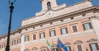Manovra 2023, bagarre in commissione: Pd, Avs e Azione-Iv lasciano per protesta