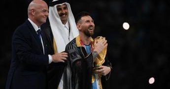 Messi e l’offerta choc: un milione di dollari per l’abito arabo