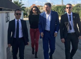 Migranti, Salvini a Lampedusa: “Soldi in manovra per l’isola”