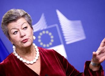 Migranti, commissaria Ue: “Maggioranza richiedenti asilo arriva in aereo”