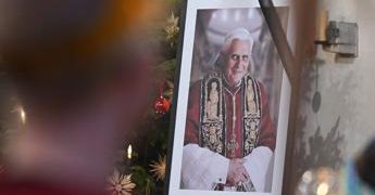 Morto Benedetto XVI, fu il primo Papa a benedire su Twitter