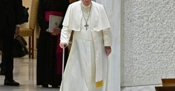 Papa: “Viviamo la terza guerra mondiale, siamo pazzi”