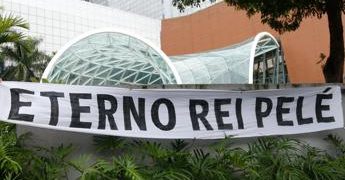 Pelé, da O Globo al New York Times: “O Rei è morto”
