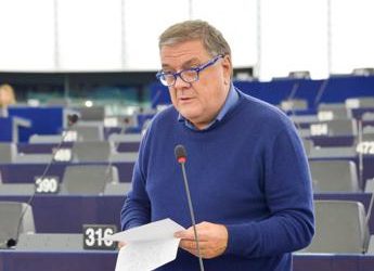 Qatargate, perquisizioni a casa Panzeri: sequestrati 17mila euro