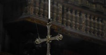 Sbaglia a mettere sveglia, vescovo nel Trevigiano non celebra messa Natale