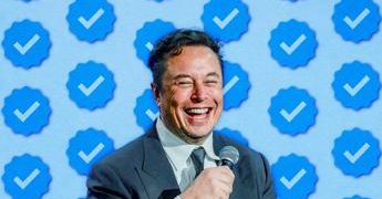 Twitter, era Musk: chi paga ha i tweet più in vista
