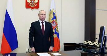 Ucraina, Putin: “Occidente sfrutta guerra per distruggere Russia”