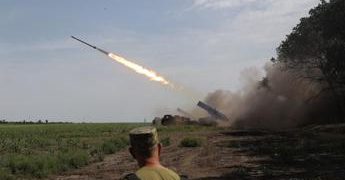 Ucraina, Russia sta finendo i missili. Zelensky: “Ma può colpire ancora”