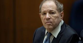 Weinstein colpevole di stupro e due aggressioni sessuali