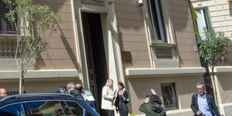 Pacchi insanguinati ad ambasciate ucraine, anche a Roma