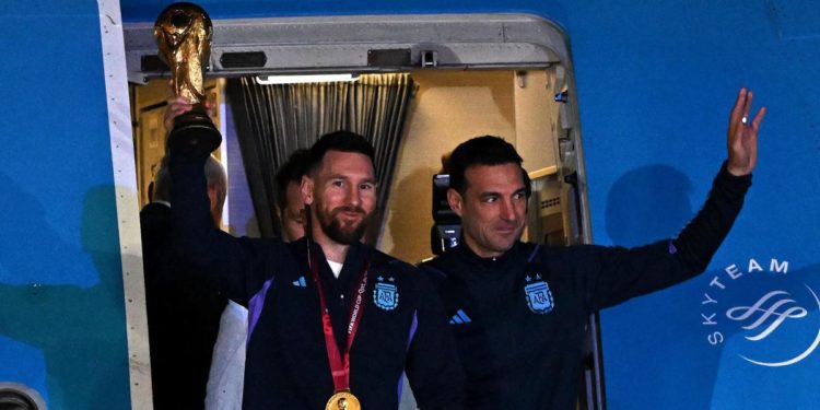 Qatar 2022, l’Argentina campione del mondo è a Buenos Aires: Paese in festa