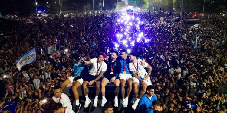 Argentina, festa e caos a Buenos Aires: 4 milioni d persone in strada