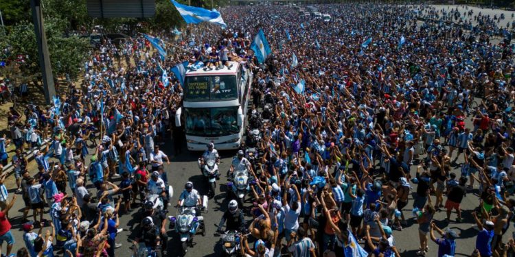Mondiali Qatar 2022, Argentina in delirio: 4 milioni in strada