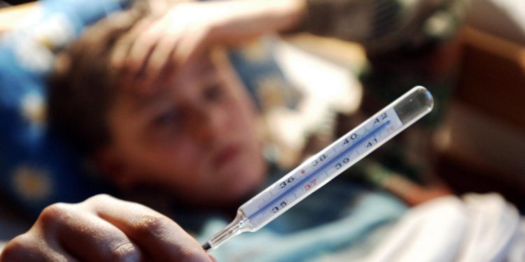 Influenza australiana 2022, virus ‘minaccia’ Natale: incubazione, sintomi, cura