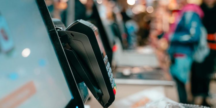 Manovra 2023, da Pos a reddito cittadinanza e bonus 18enni: cosa cambia