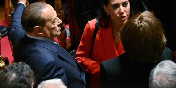 Covid, Ronzulli: “No a messaggio da liberi tutti, errore inserire norme in decreto rave”