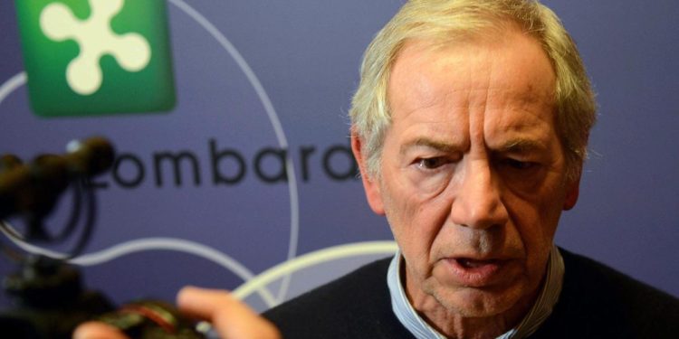 Covid Cina, Bertolaso: “Massima attenzione, noi primi a fare tamponi a passeggeri”