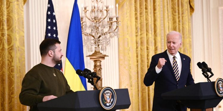 Usa-Ucraina, Biden a Zelensky: “Con voi finché sarà necessario”