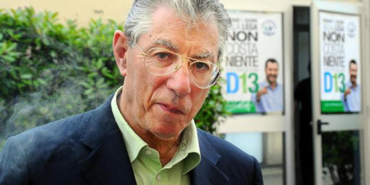 Lega: Bossi ora chiama anche chi non ha la tessera, gelo dei salviniani