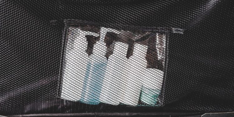 Liquidi in bagaglio a mano, nuove regole per chi viaggia in aereo