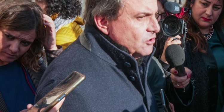 Ucraina, Calenda contro Vauro: “Vai a Kiev e ti passa voglia di sfottere”