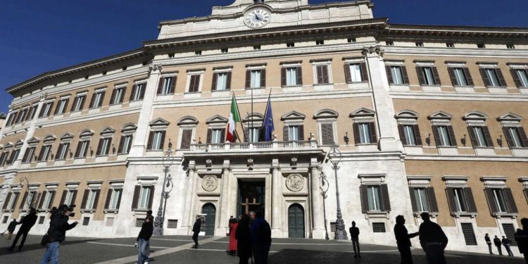 Manovra 2023, salta norma Pos e stretta su reddito cittadinanza: news di oggi