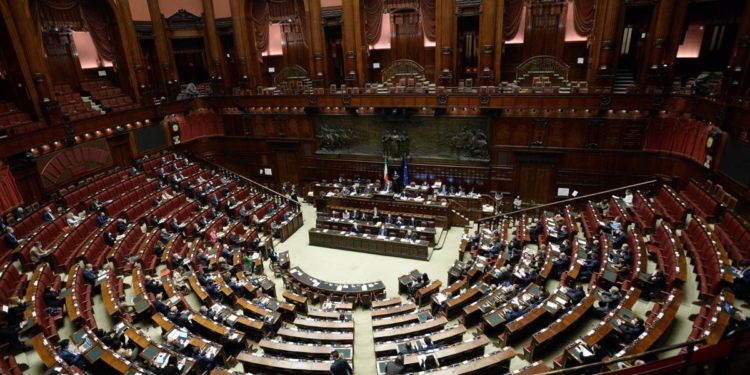 Manovra, passa emendamento senza coperture: testo deve tornare in Commissione