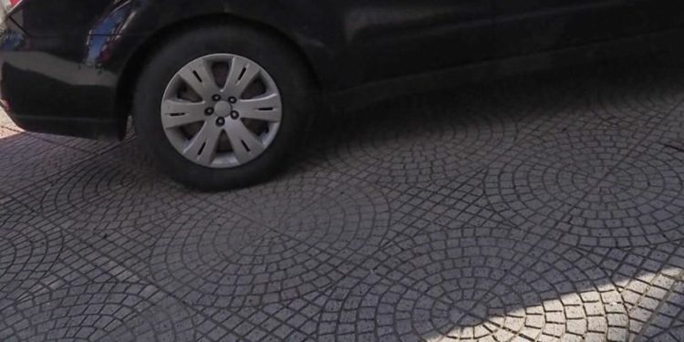 Ferrara, 14enne sorpreso a scuola con machete e tirapugni nello zaino