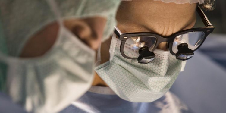 Bologna, recupera vista con trapianto cornea artificiale: primo in Italia