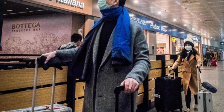 Covid, a Fiumicino primo volo dalla Cina: al via i test