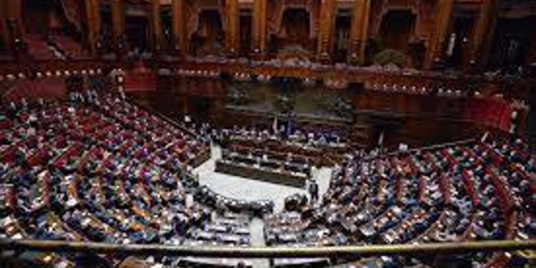 Dicembre di fuoco per le Camere con manovra e decreti legge