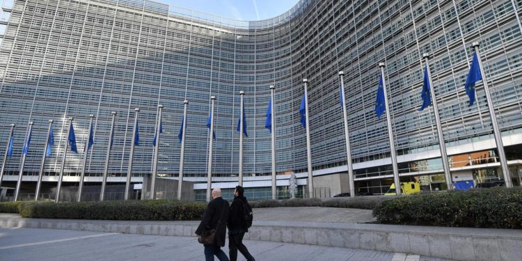 Manovra 2023, via libera Ue ma bocciati misure su Pos, pensioni e contante