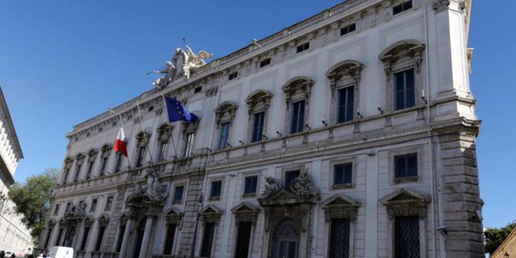 Covid, Consulta: “Non sproporzionato obbligo vaccinale per i sanitari”