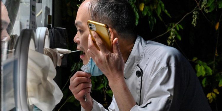 Covid Cina, Lopalco: “Metà popolazione lo sta incubando o sta avendo contatto”