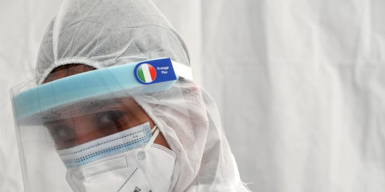 Covid oggi Toscana, 2011 contagi e 6 morti: bollettino 1 dicembre