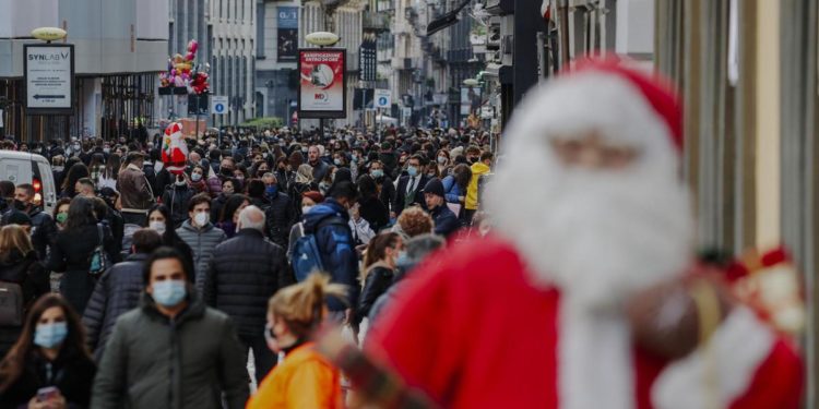 Covid, Ricciardi: “Natale all’insegna rimozione collettiva del virus”