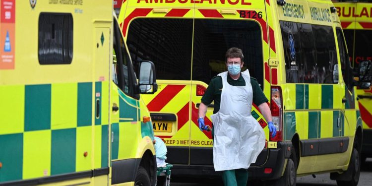 Sciopero infermieri, ospedali Gb in tilt: saltano operazioni e visite