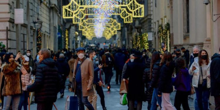 Roma, donna denuncia: “Un uomo mi ha punto alla schiena con un ago”