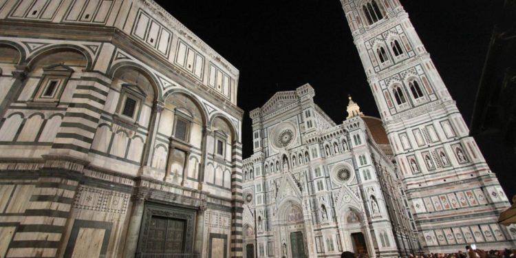Firenze, rubata statua Bambin Gesù da presepe Duomo